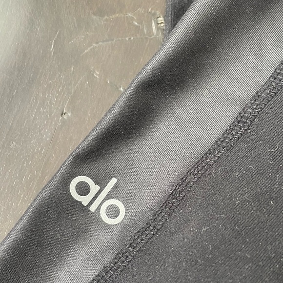 ALO Yoga Leggings - Picture 3 of 3